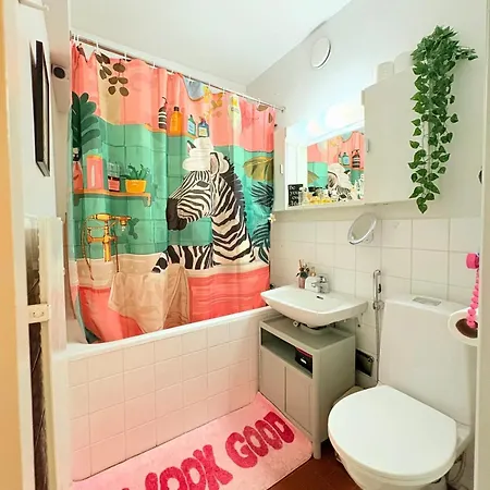 Chic Pink Modern W Relaxing Bathtub Lägenhet *